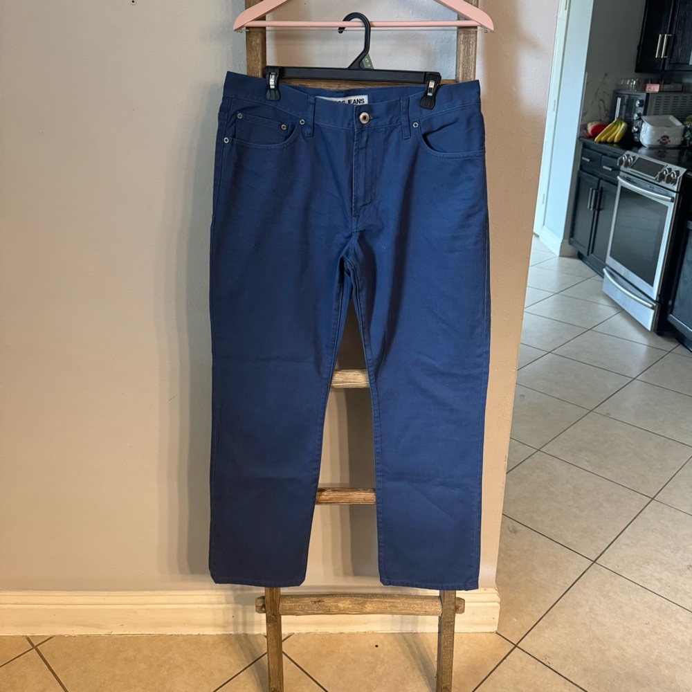 Express Men Blue Denim jeans size 34x32
New without tags
100% cotton